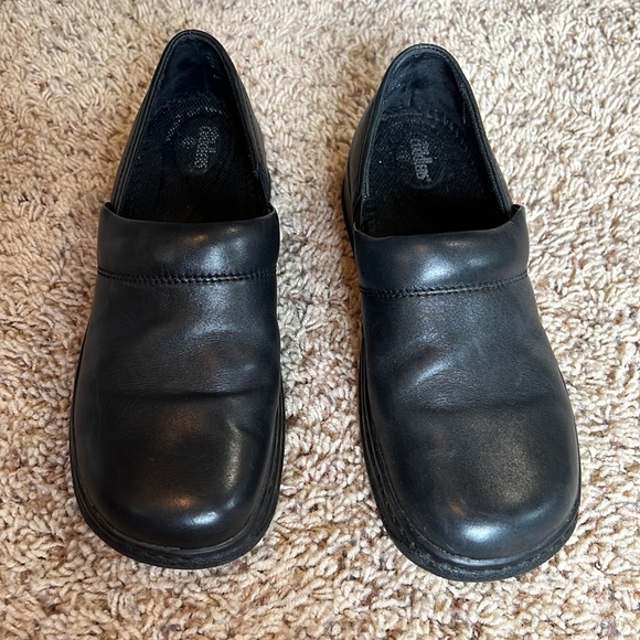 EUC/Hardly Worn comfortable Ultra Massage Cuddlers women’s size 9 work shoes! - Picture 1 of 6
